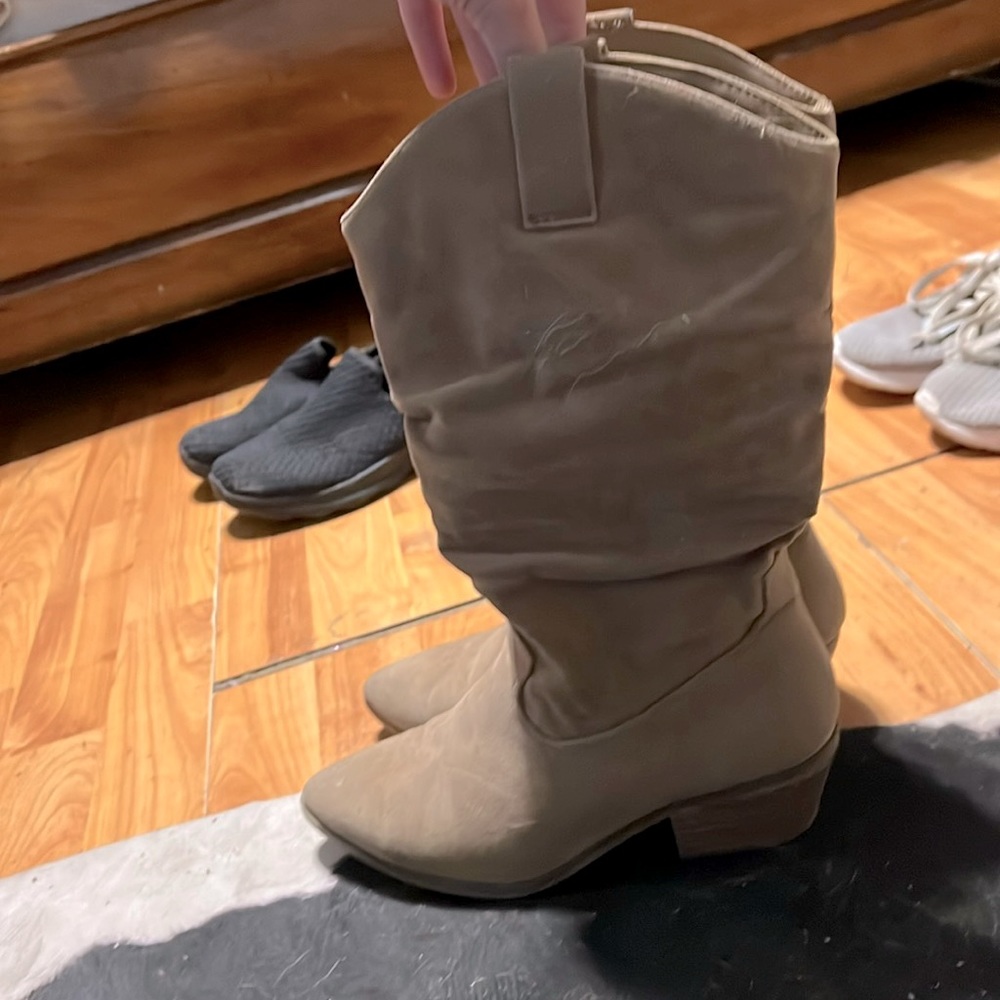 Tan mid caf boots size: 6